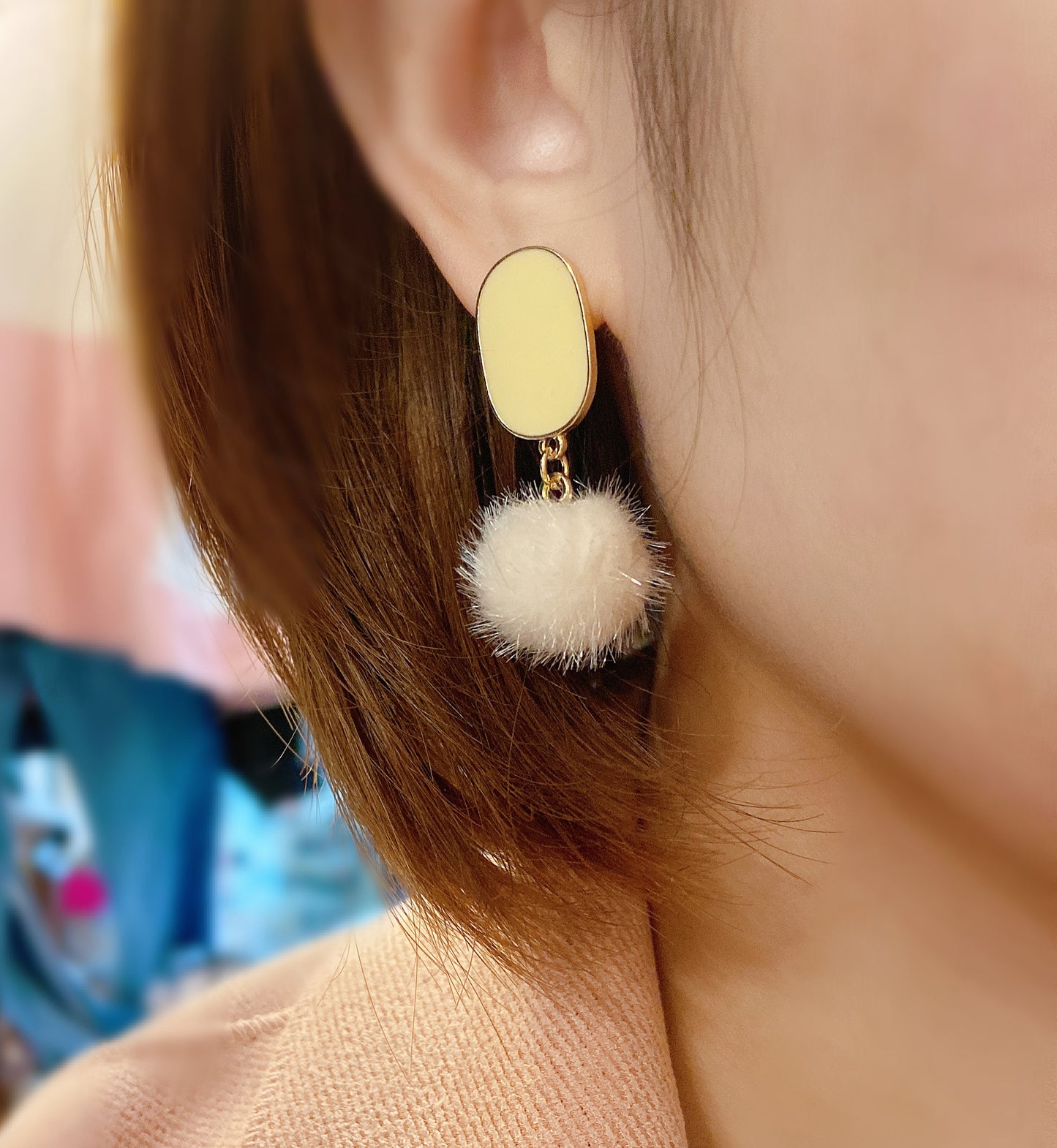 #EA0036 Earrings 毛球 925銀針耳環