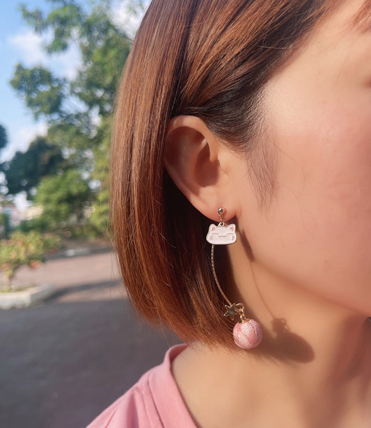 #EA0101 Earrings AB款白貓腳印鈎花925銀針耳環