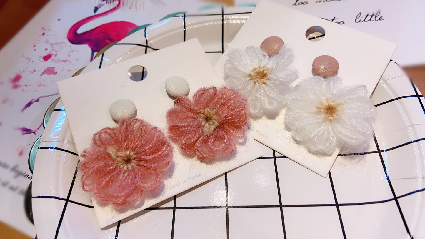 #EA0031 Earrings 毛線大花耳環 - KOREA 韓國飾品